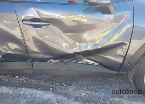 2022 Toyota Rav4 Xle z USA, uszkodzony, nr VIN 2T3W1RFV2NC207492